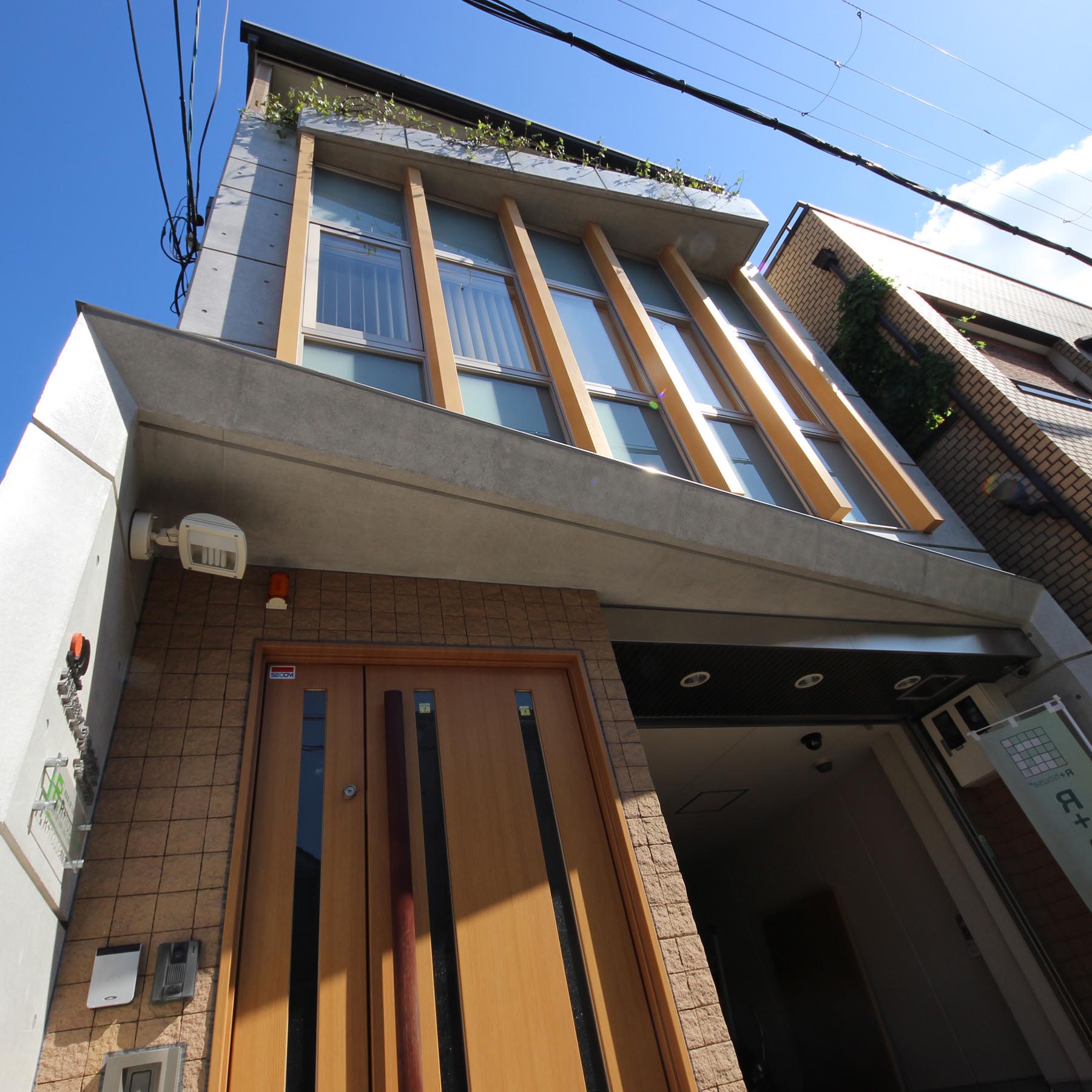 宏聞建設について