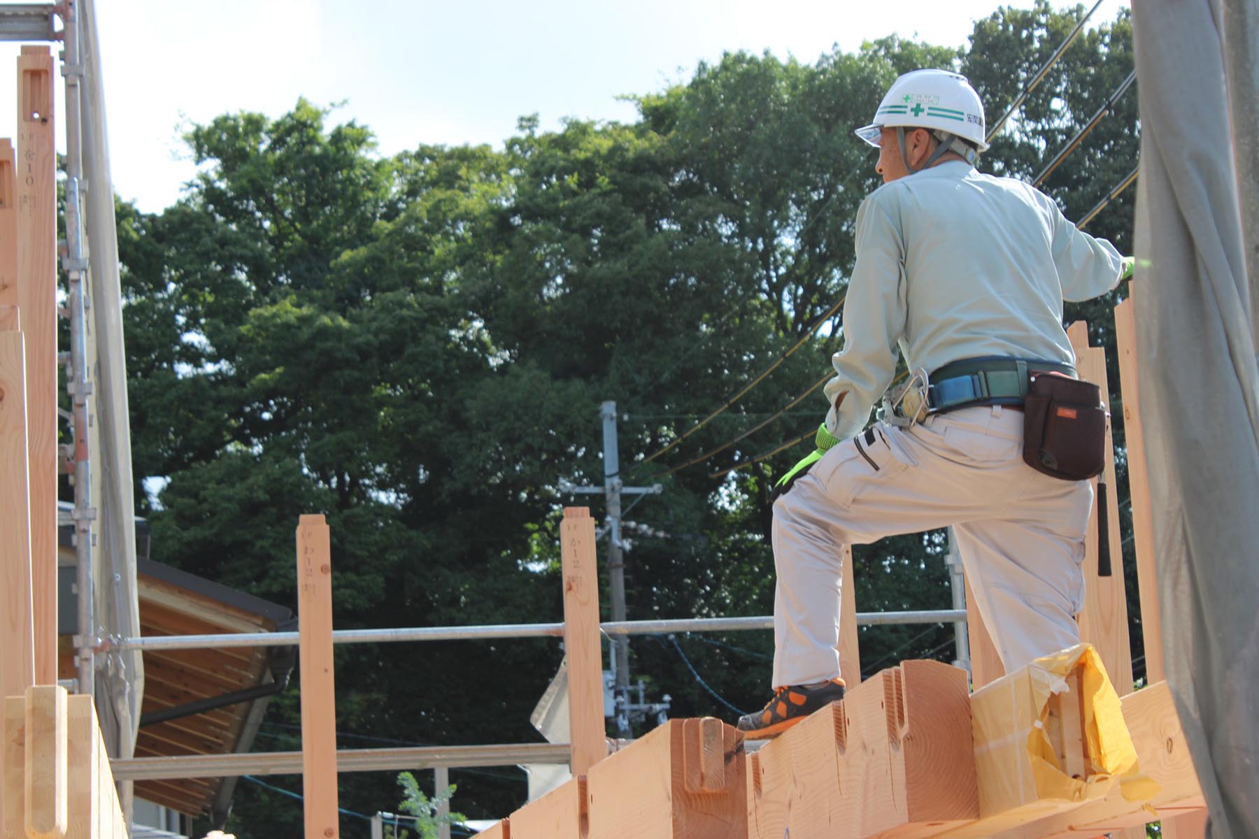 宏聞建設について
